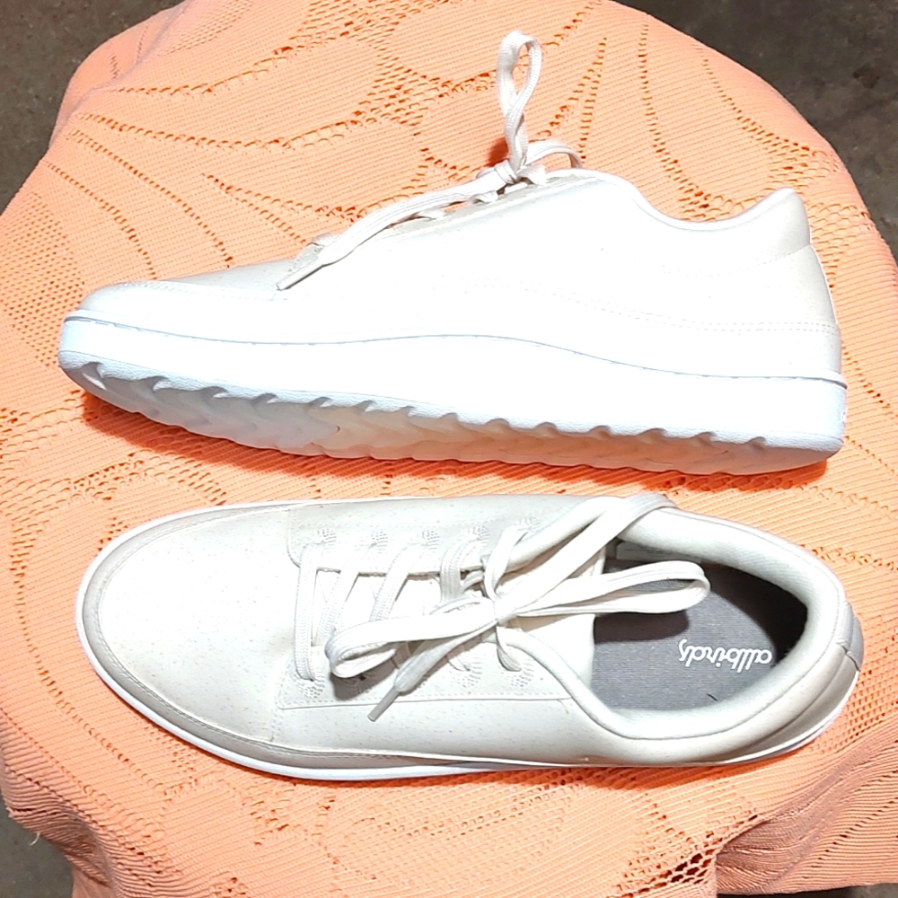 All birds size plant pacers veagan  11.5 women 10 men like